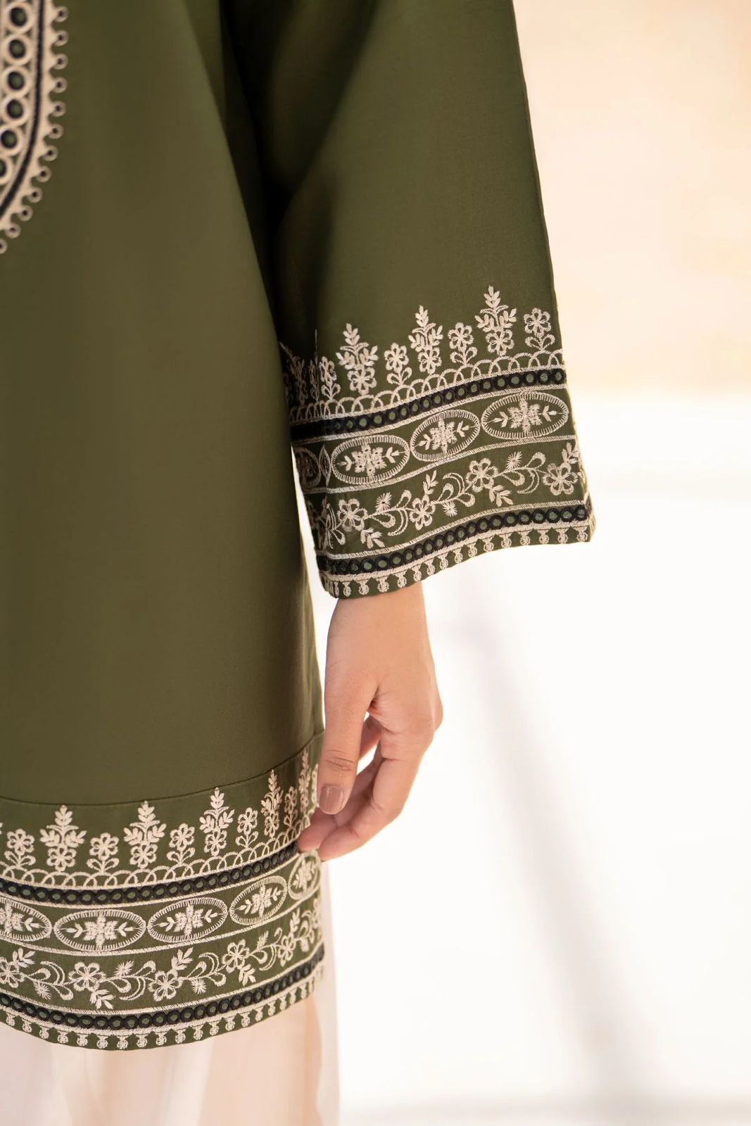 Hoorain 3PC Stitched Dress